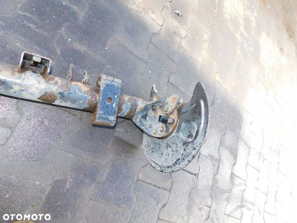 VW CADDY III 1.9TDI 05r BELKA OS ZAWIESZENIA TYŁ - 13