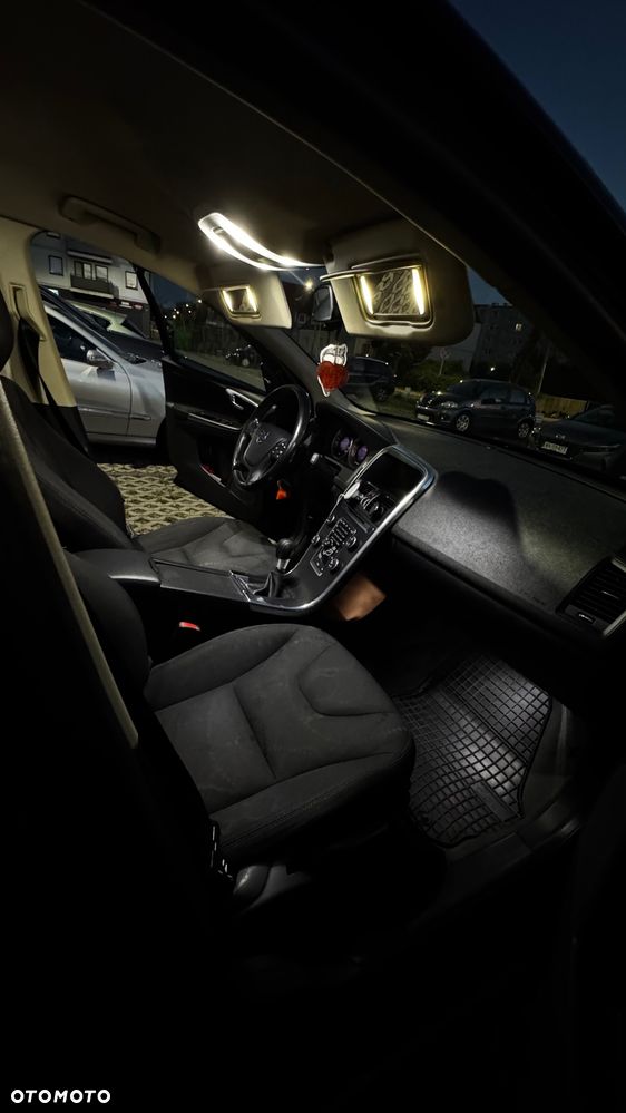 Volvo XC 60 DRIVe Momentum - 28