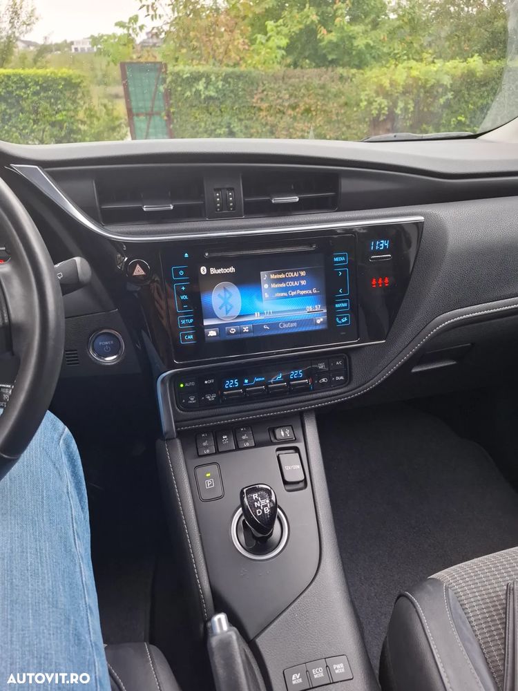 Toyota Auris 1.8 L VVT-i Hybrid Sol - 21