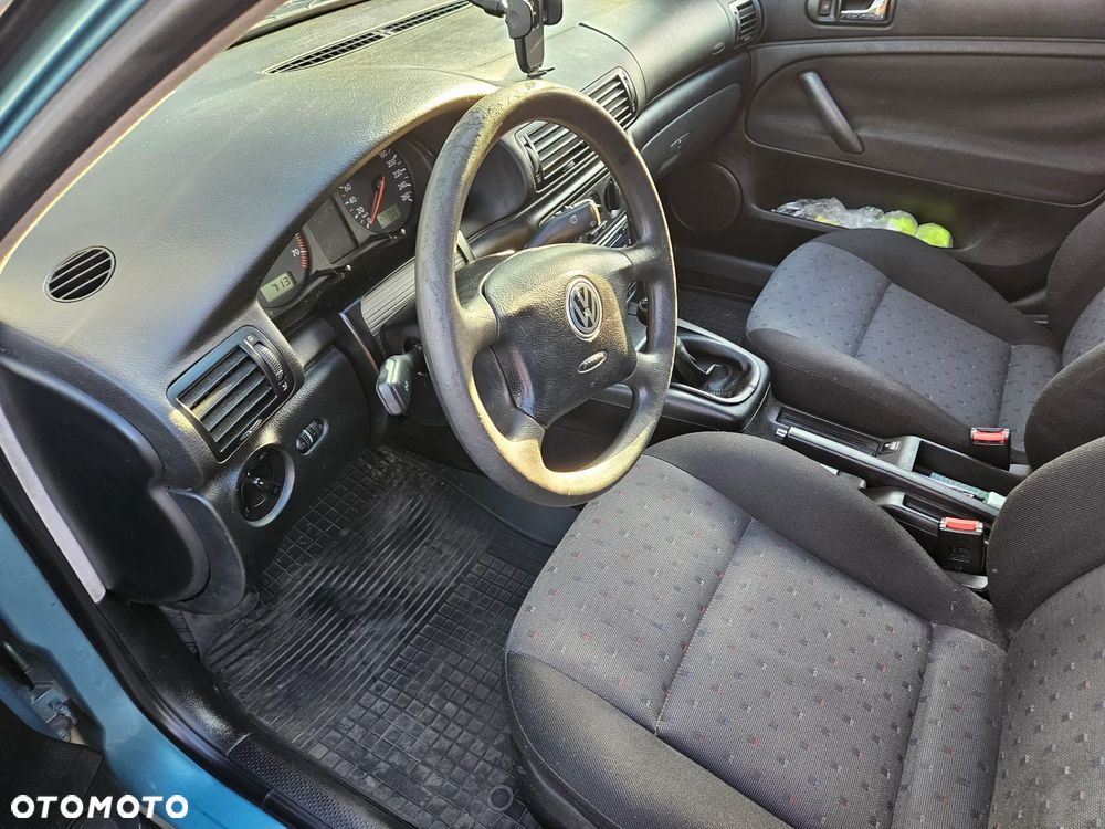Volkswagen Passat 1.6 CL - 4
