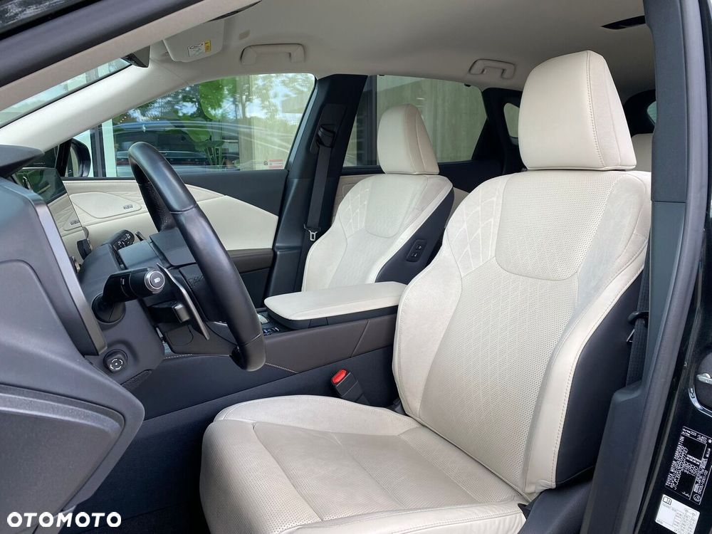 Lexus RX 450h+ Omotenashi - 6