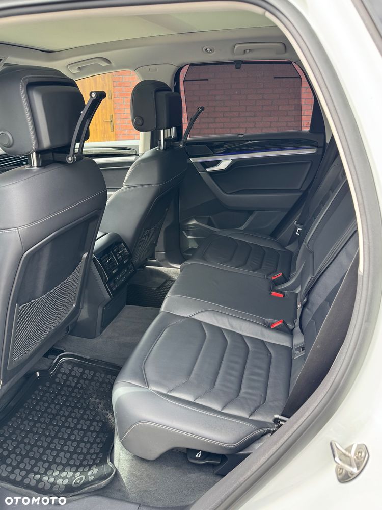Volkswagen Touareg ver-3-0-v6-tdi-scr-4mot-r--line - 19