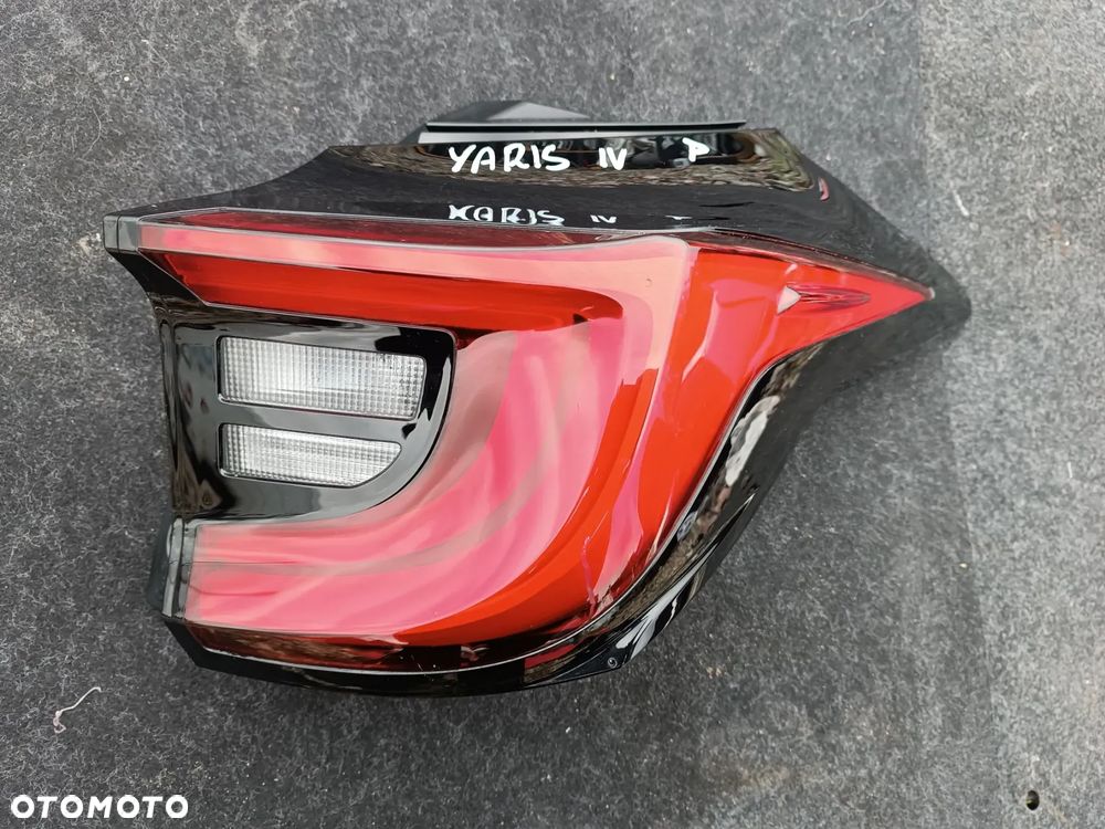 LAMPA TYŁ TYLNA PRAWA LED TOYOTA YARIS IV - 1
