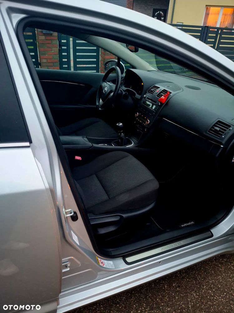 Toyota Avensis 2.0 D-4D Sol - 8