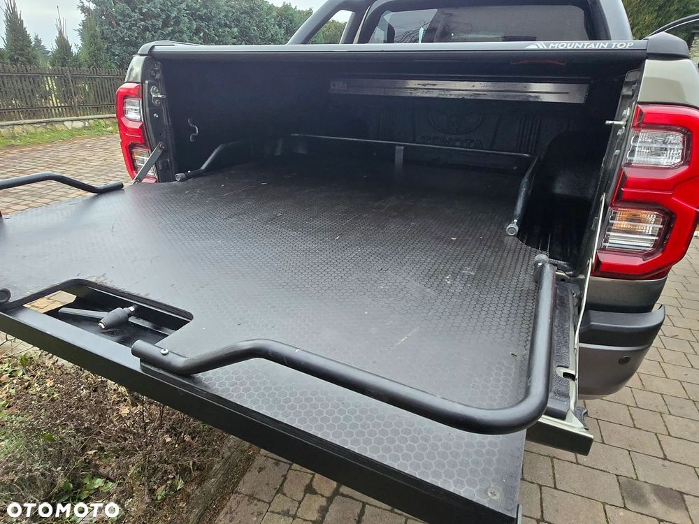 Toyota Hilux 2.8 D-4D Double Cab Invincible Sport 4x4 - 6