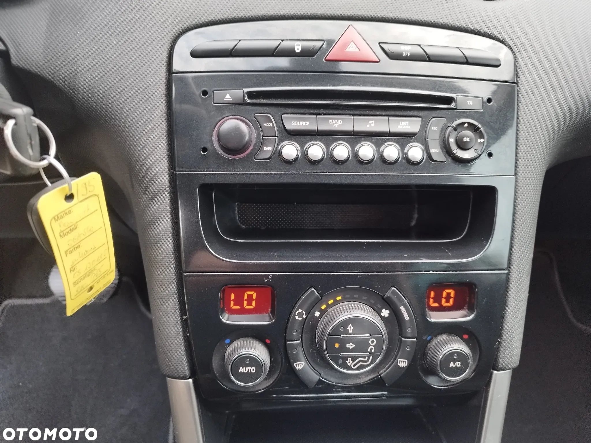 Peugeot 308 SW HDi FAP 110 EGS6 Premium - 32