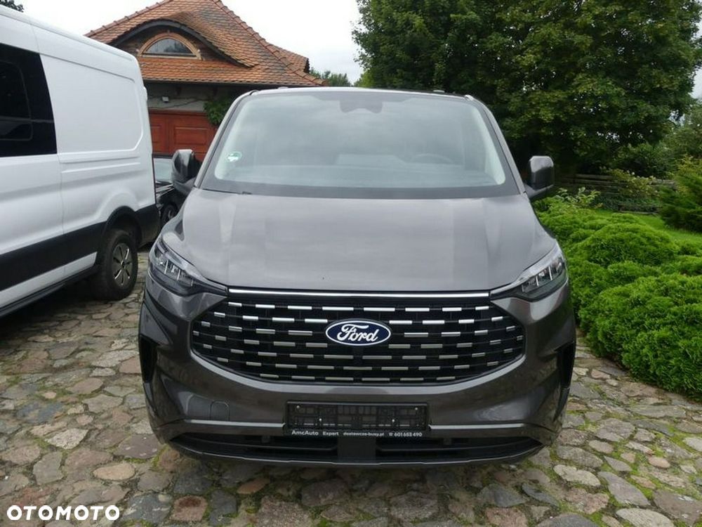 Ford Tourneo Custom - 19
