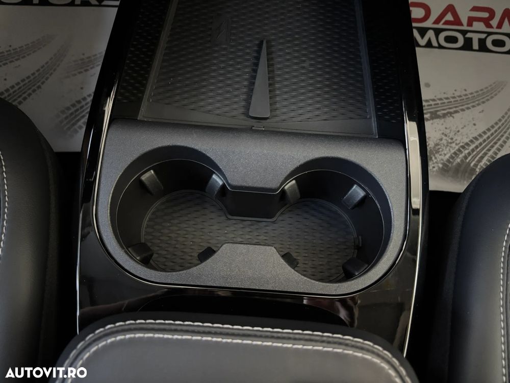 Ford Mustang Mach-E AWD PREMIUM - 30