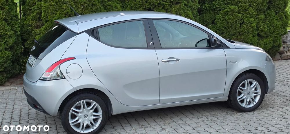 Lancia Ypsilon 1.2 8V Silver - 1