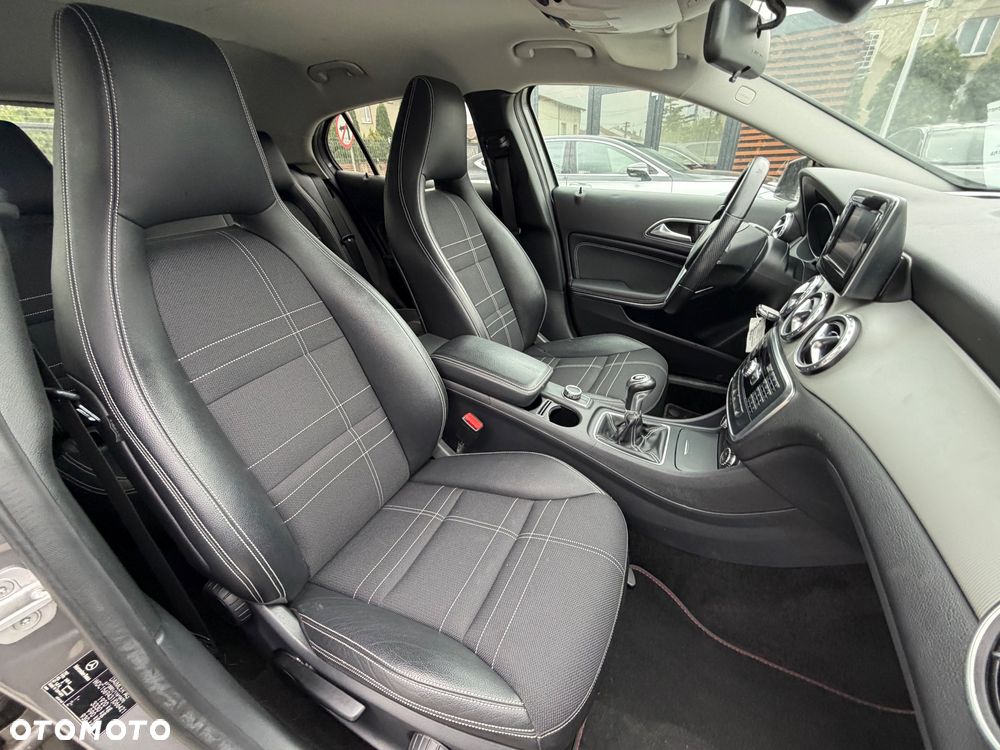 Mercedes-Benz GLA 200 Urban - 35