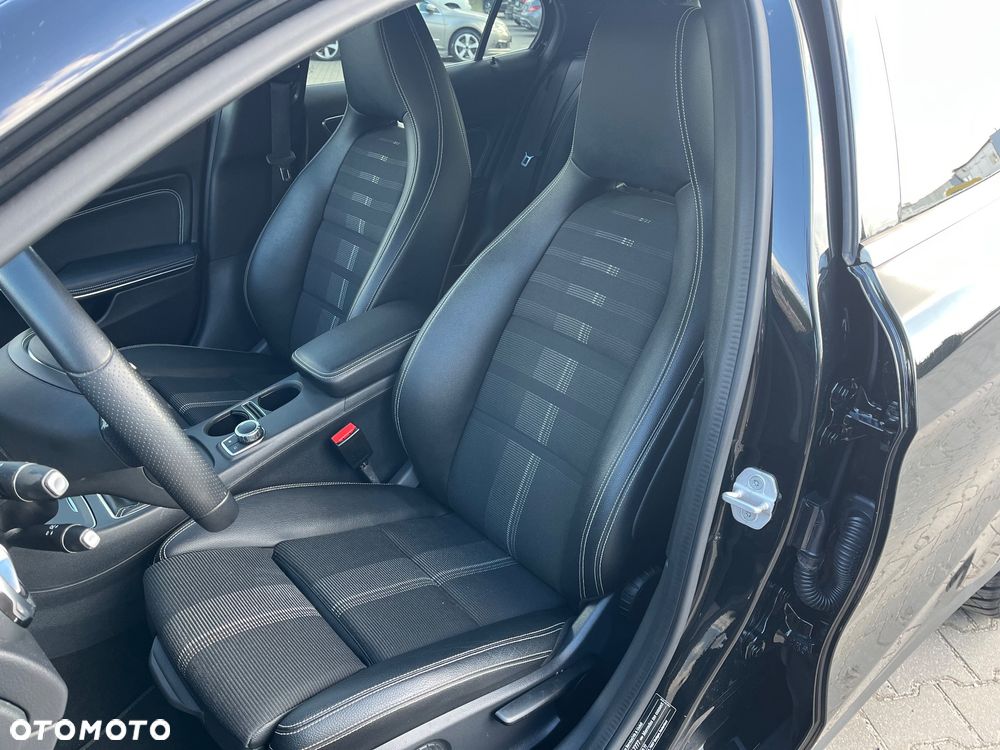 Mercedes-Benz GLA 180 UrbanStyle Edition - 21