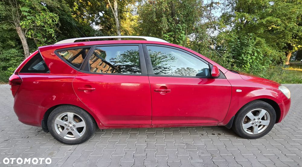 Kia Ceed - 8