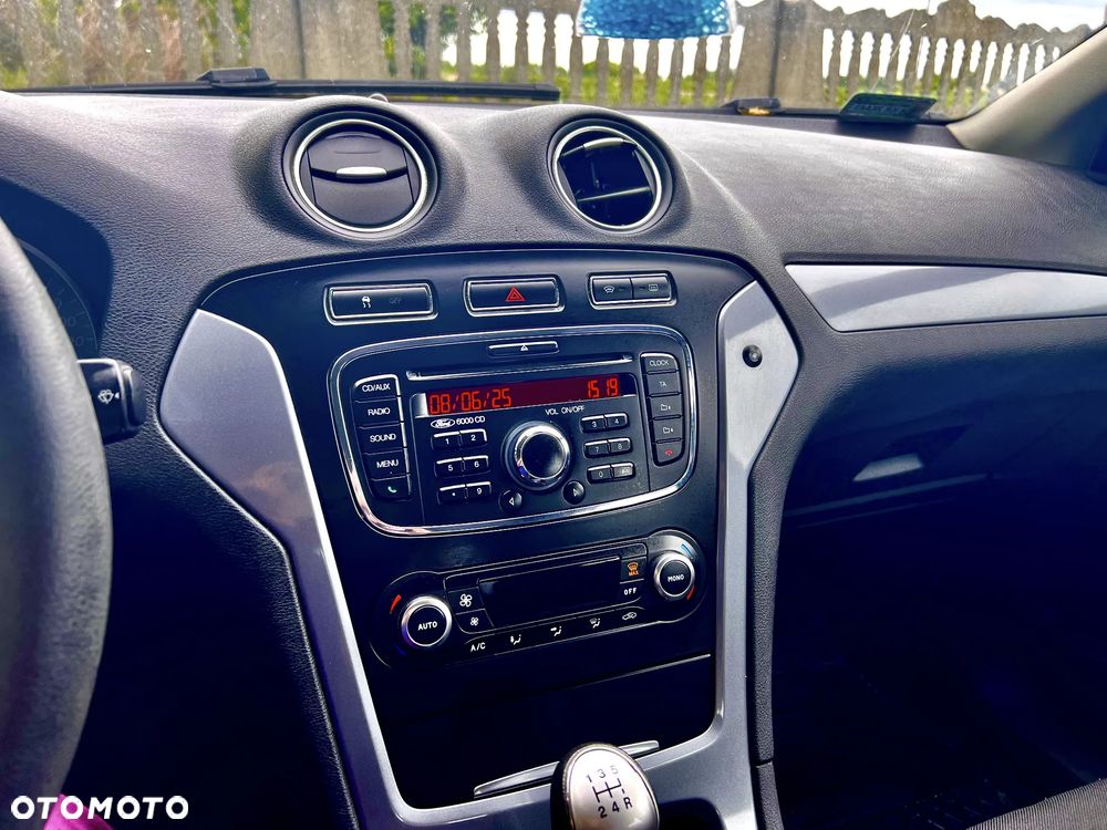 Ford Mondeo 1.6 Ambiente - 11