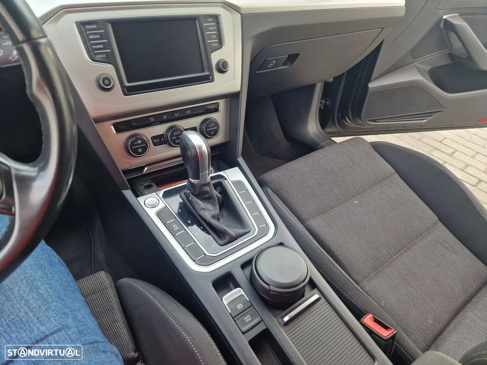 VW Passat Variant 1.6 TDI (BlueMotion ) DSG Comfortline - 9