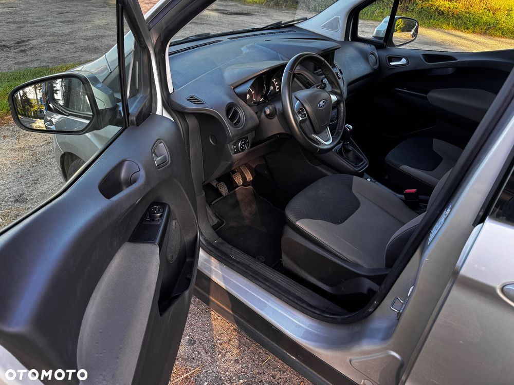 Ford Transit Courier - 10