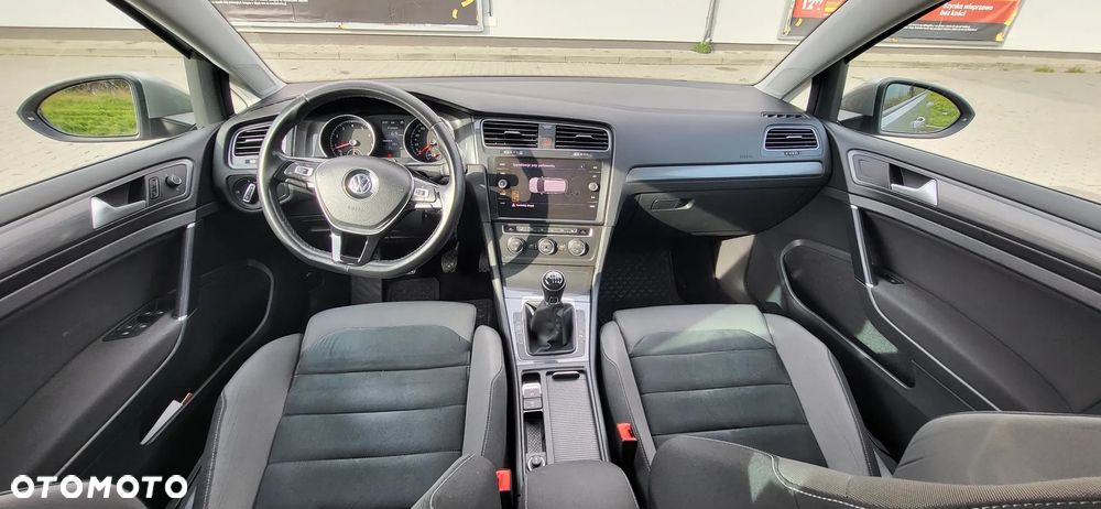 Volkswagen Golf - 14