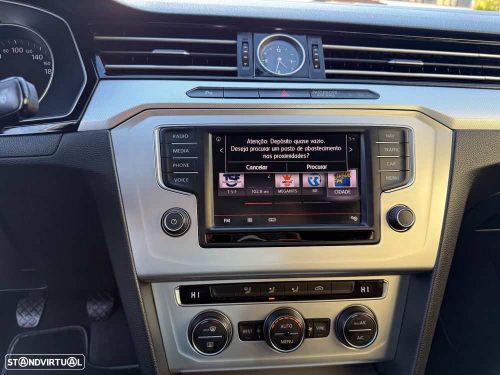 VW Passat 1.6 TDI Highline - 31