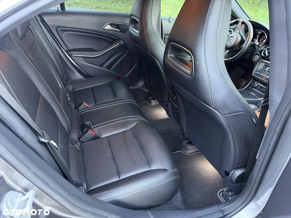 Mercedes-Benz CLA 250 7G-DCT AMG Line - 13