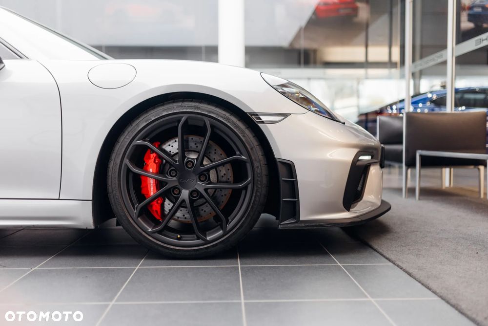 Porsche 718 Cayman - 32