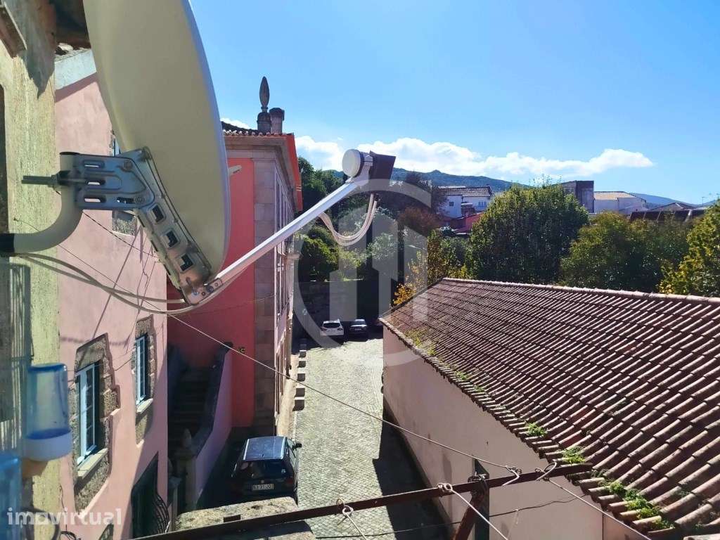 Moradia de 3 pisos com 2 entradas Independentes em Gouveia - Ideal ... - Grande imagem: 3/10
