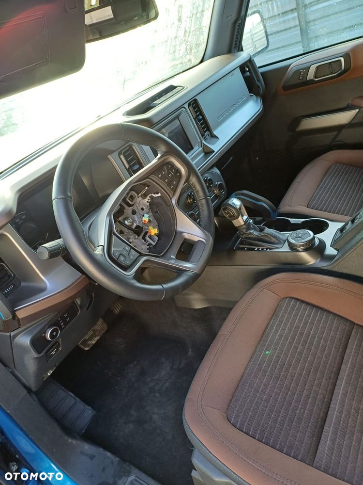 Ford Bronco - 6