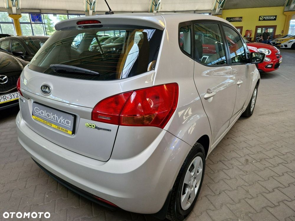 Kia Venga - 8