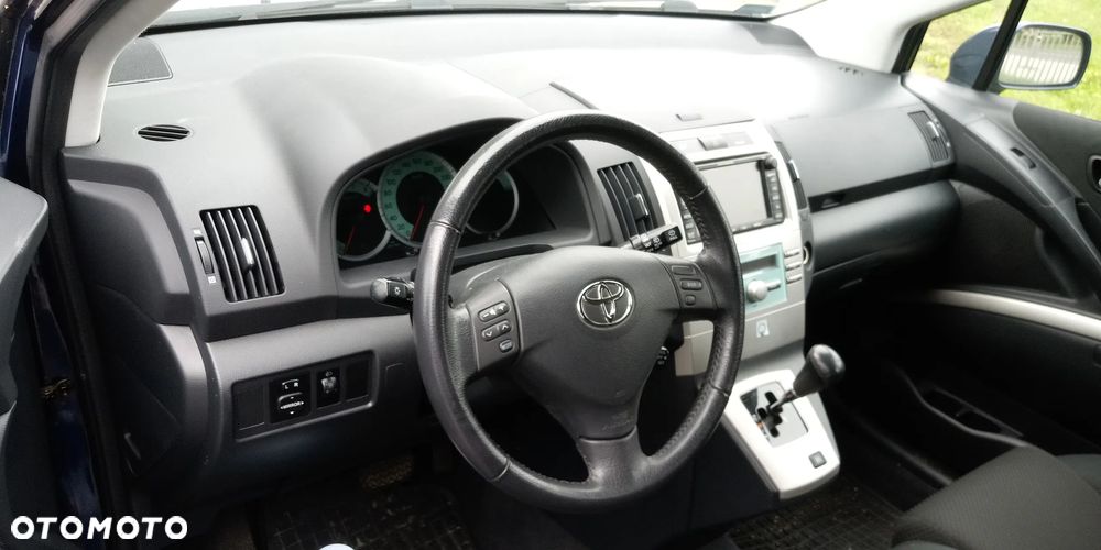 Toyota Corolla Verso - 3