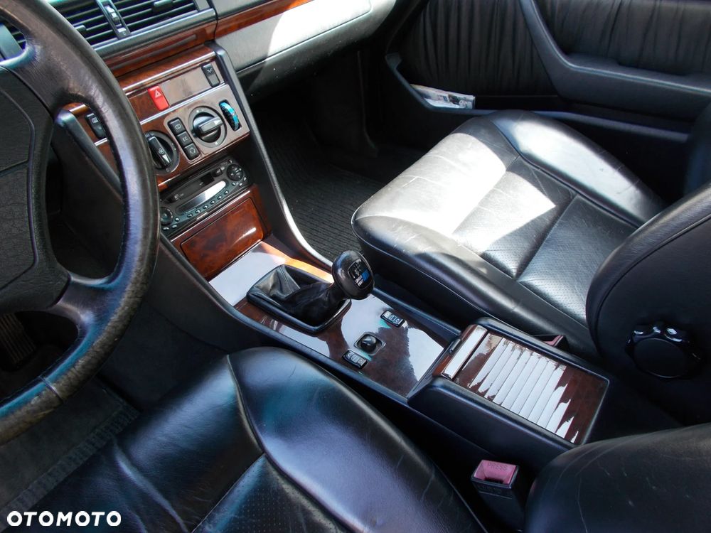Mercedes-Benz W124 (1984-1993) - 13