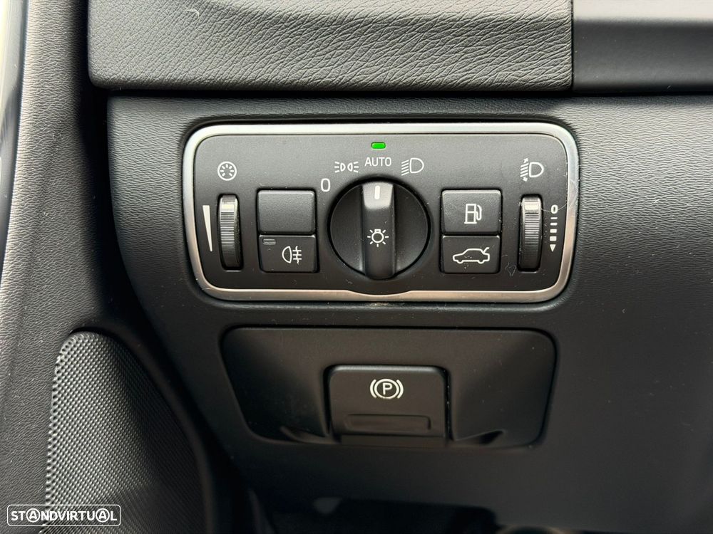 Volvo V60 2.0 D2 R-Design - 28