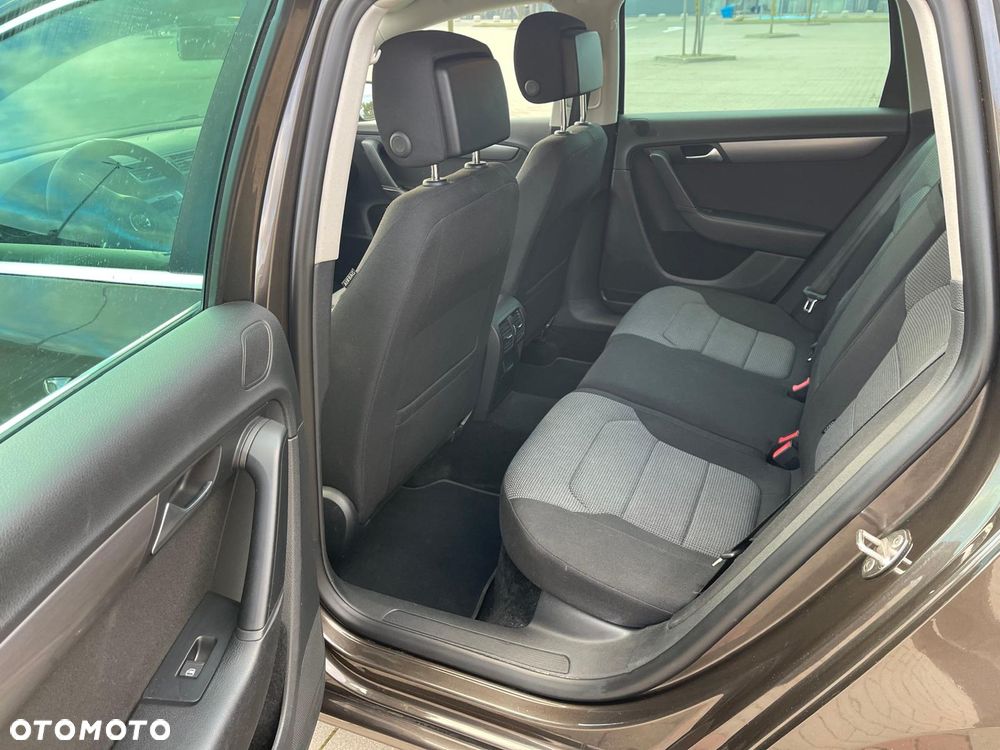 Volkswagen Passat 2.0 TDI Comfortline - 11