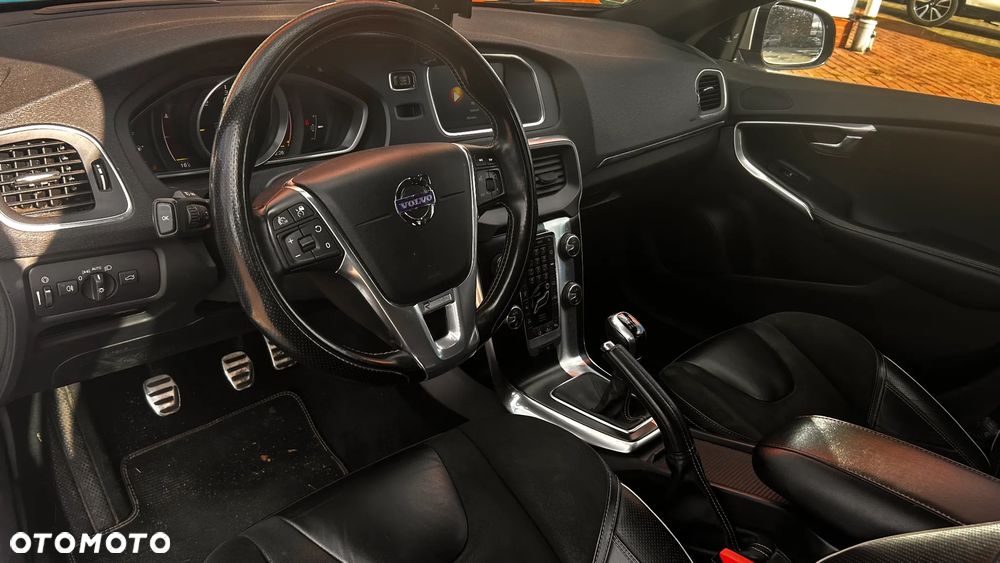 Volvo V40 D4 Drive-E R-Design Summum - 9