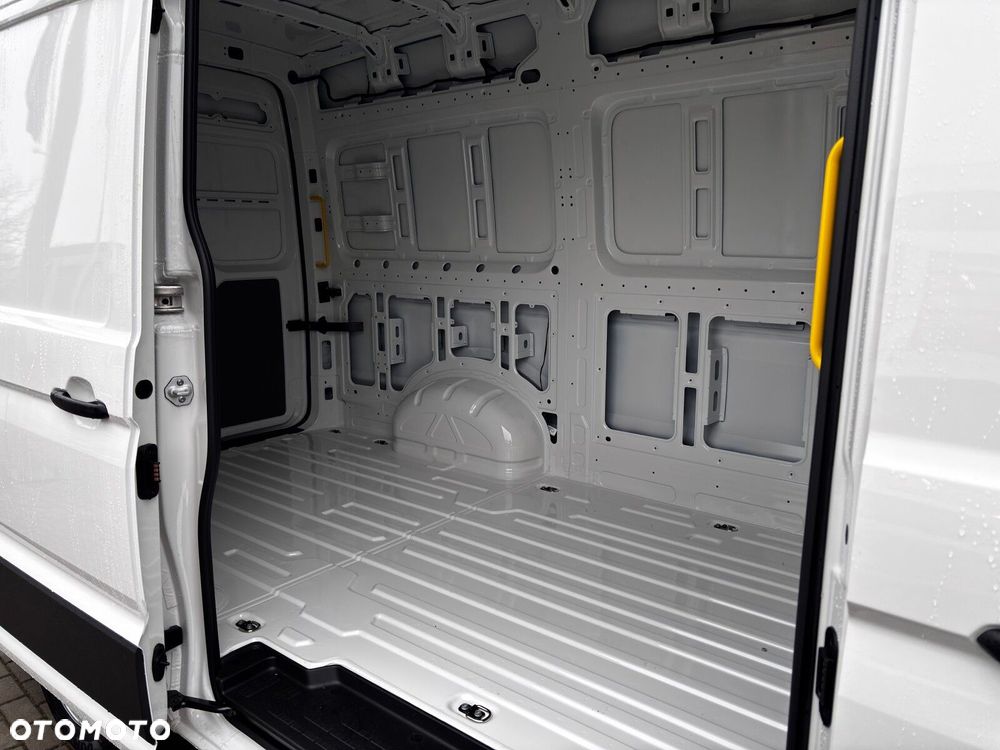 Volkswagen Crafter 2.0 TDI 177 KM L3H3 8-automat - 13