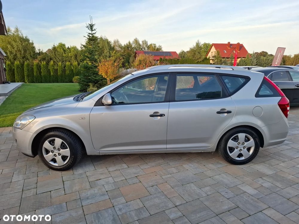 Kia Ceed - 8