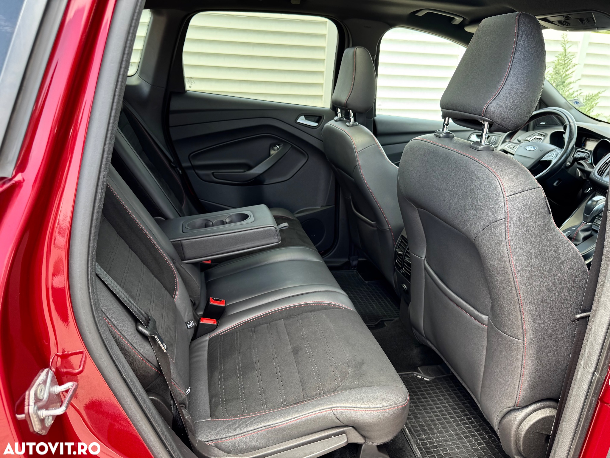 Ford Kuga 2.0 TDCi 4WD Powershift ST-Line - 27