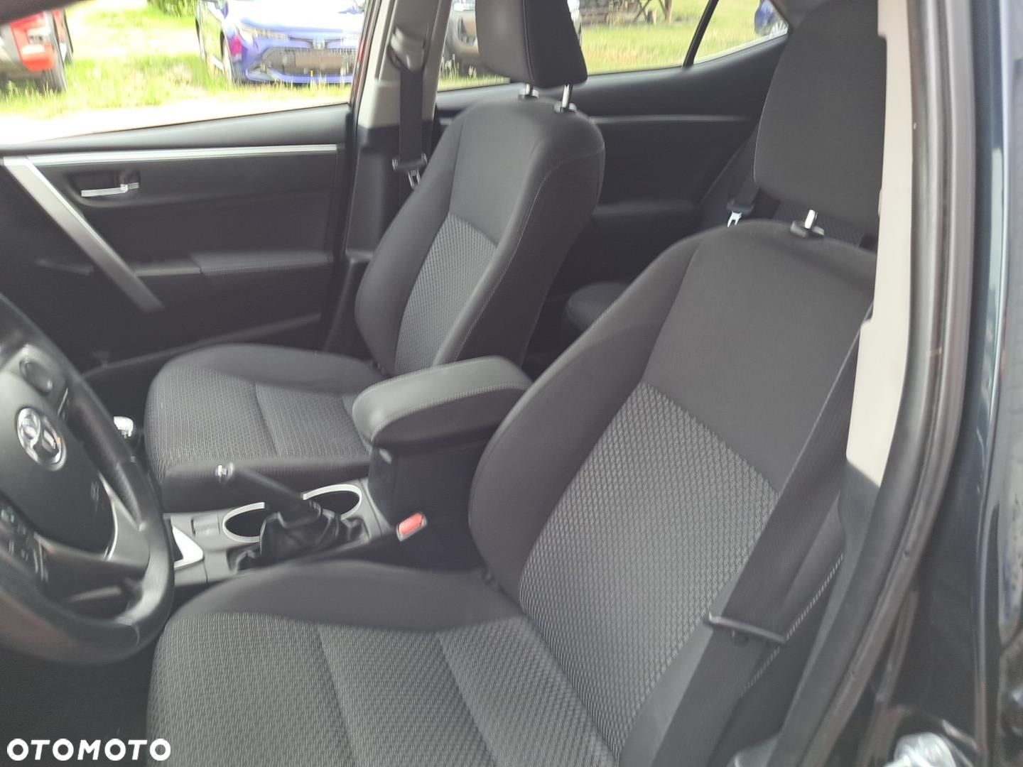 Toyota Corolla - 10
