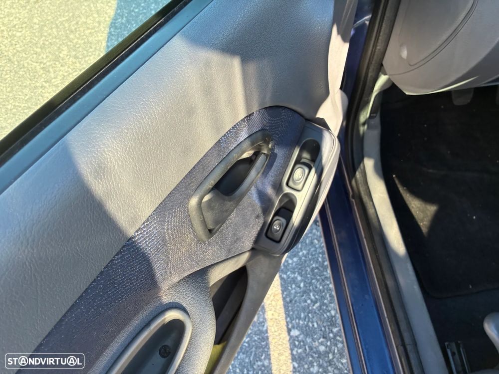 Renault Clio 1.2 RT - 9