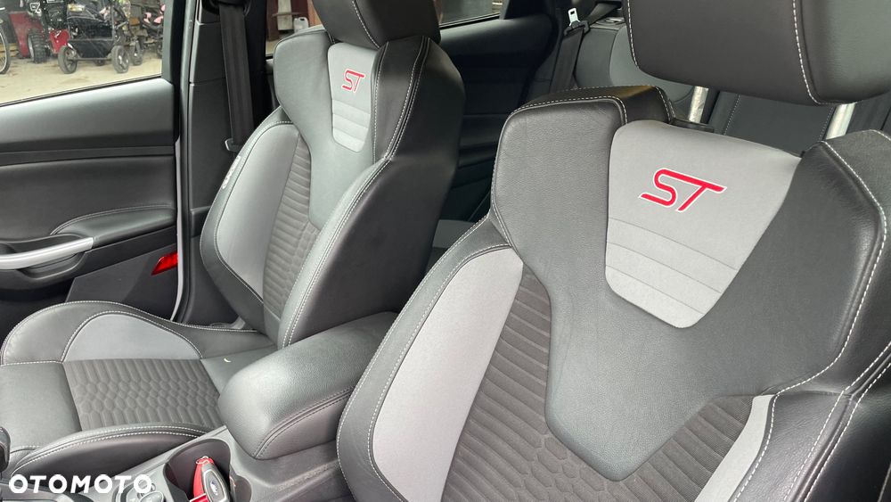 Ford Focus 2.0 EcoBoost ST mit Leder-Sport-Paket - 13