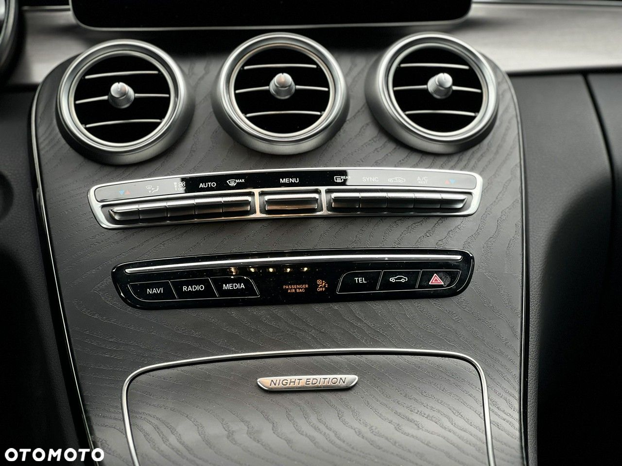 Mercedes-Benz Klasa C 300 T 9G-TRONIC Night Edition - 16