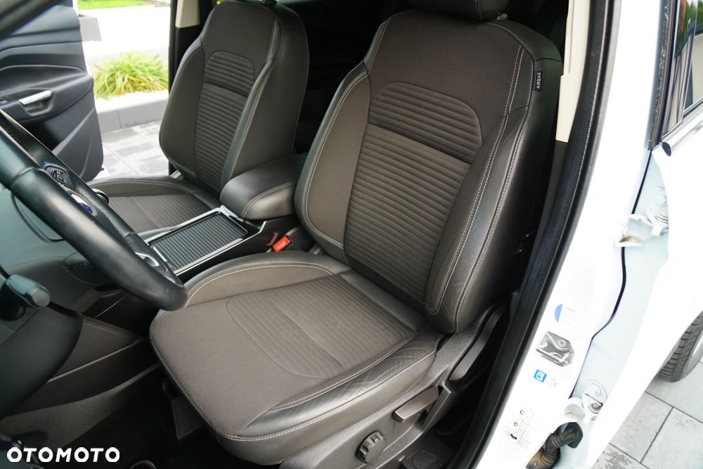 Ford Kuga 1.5 EcoBoost 2x4 Titanium - 25