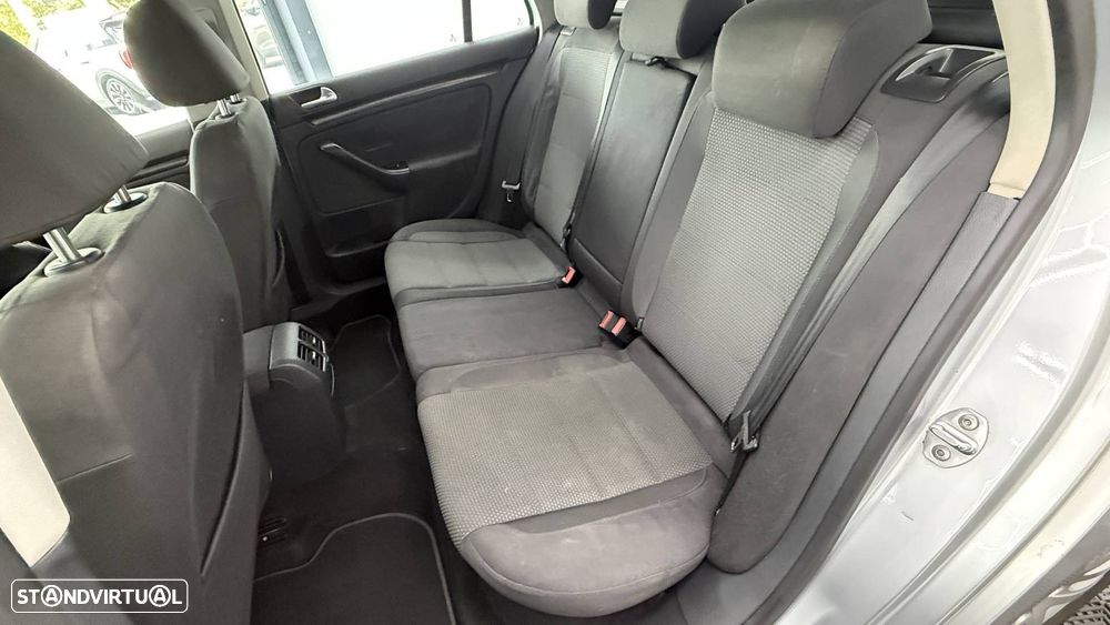 VW Golf Variant 1.6 TDi Confortline - 12