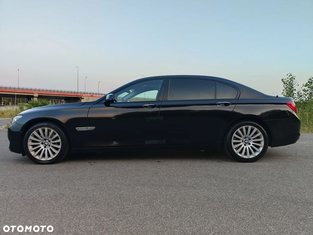 BMW Seria 7 750i L xDrive - 8