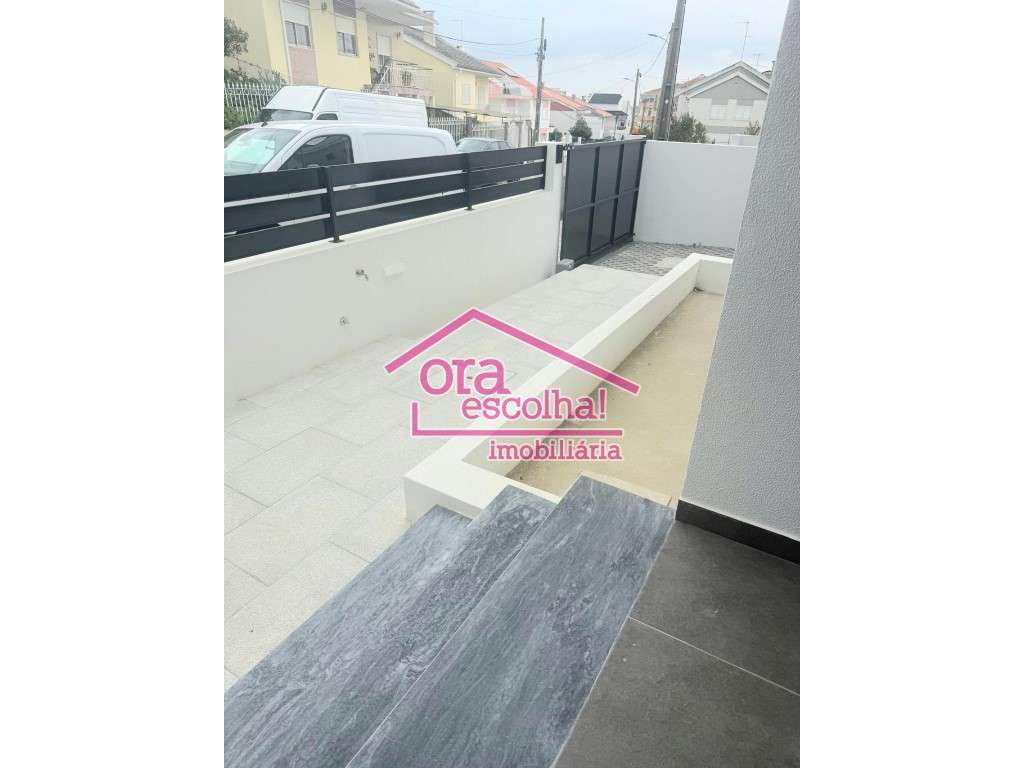 Moradia Isolada T4 NOVA com suíte e Garagem na Amora! - Grande imagem: 2/18