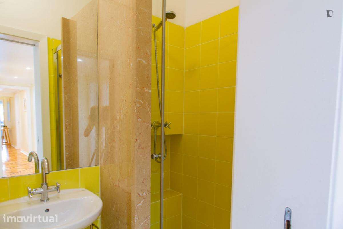 Quarto - localizado em São Sebastião Lisbon - Grande imagem: 2/34
