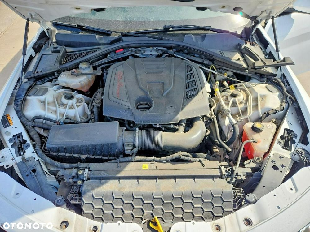 Alfa Romeo Giulia 2.0 Turbo TI Q4 - 11
