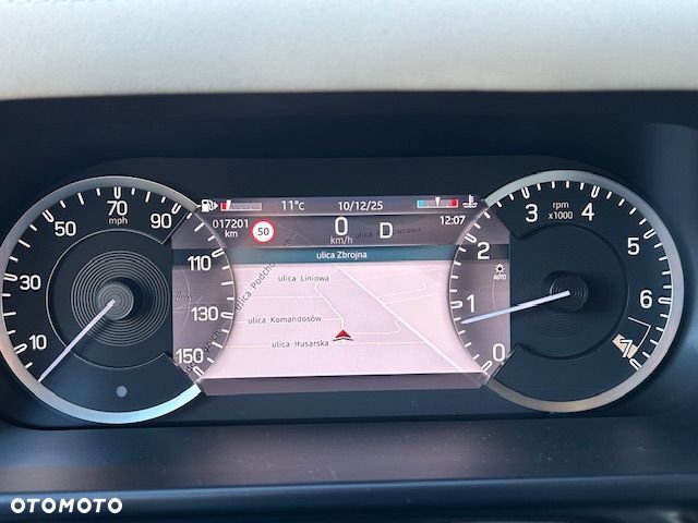 Land Rover Defender - 34