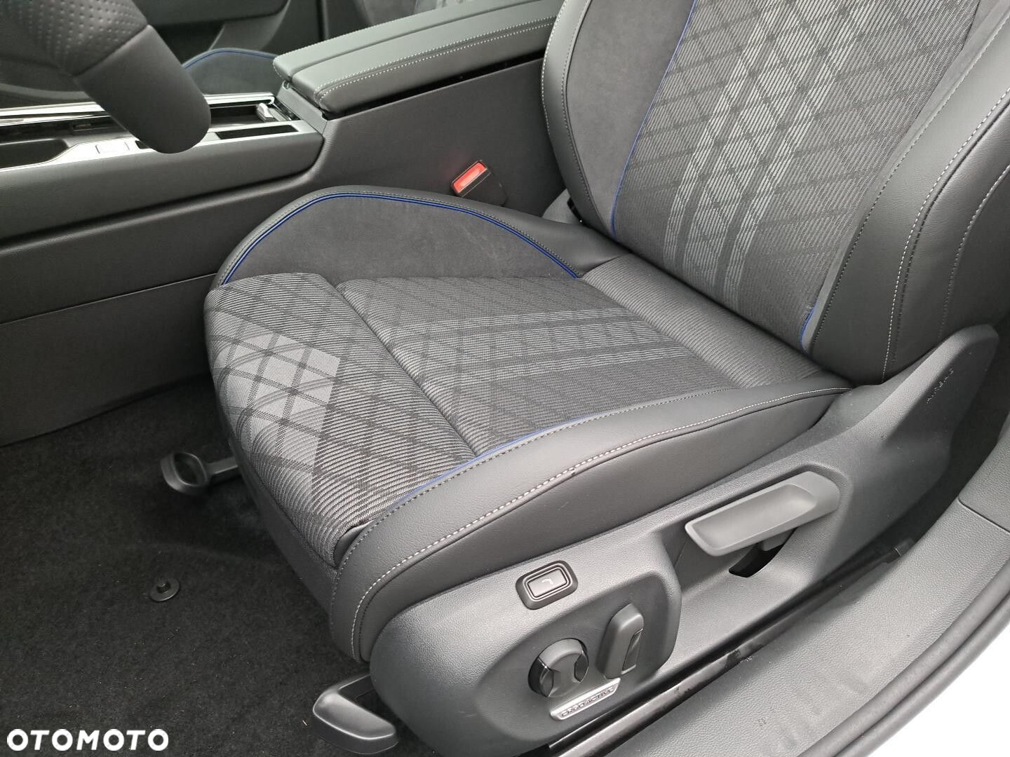 Volkswagen Passat - 11