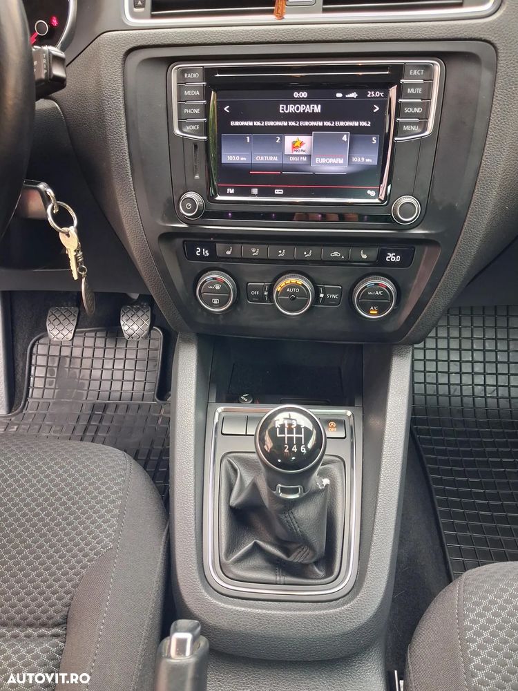 Volkswagen Jetta - 5