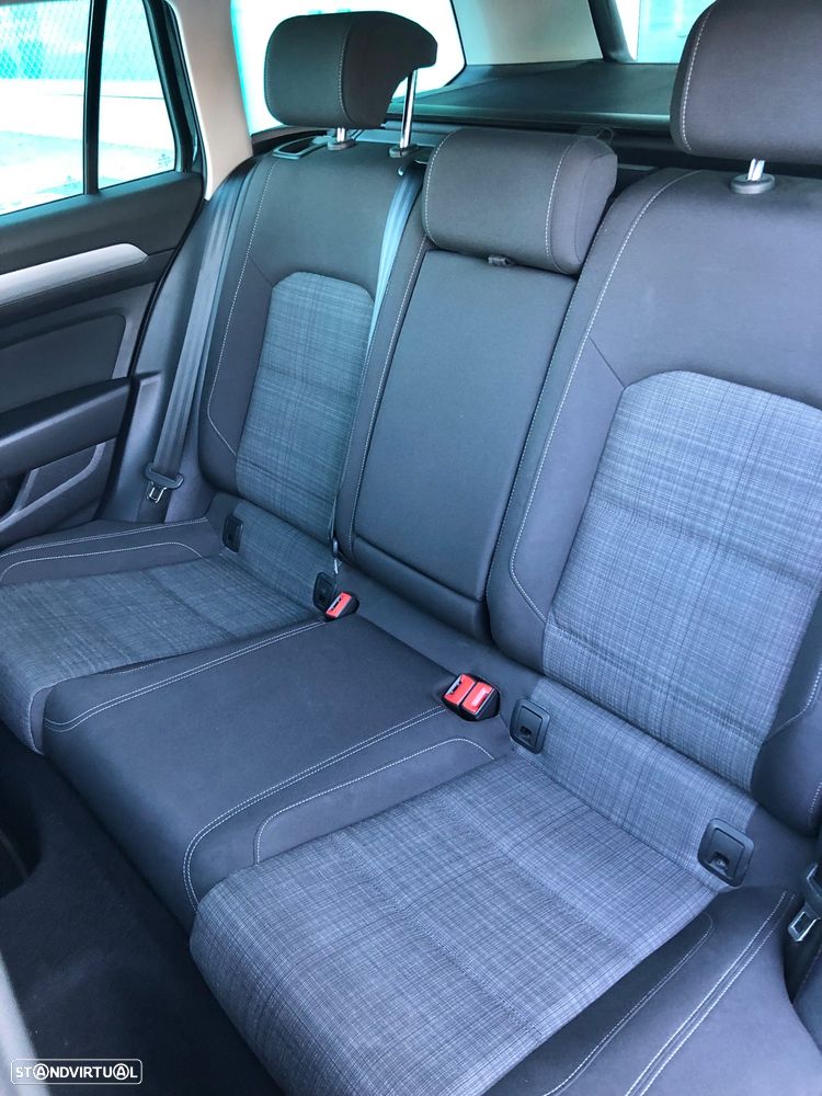 VW Passat Variant 2.0 TDI Business DSG - 26