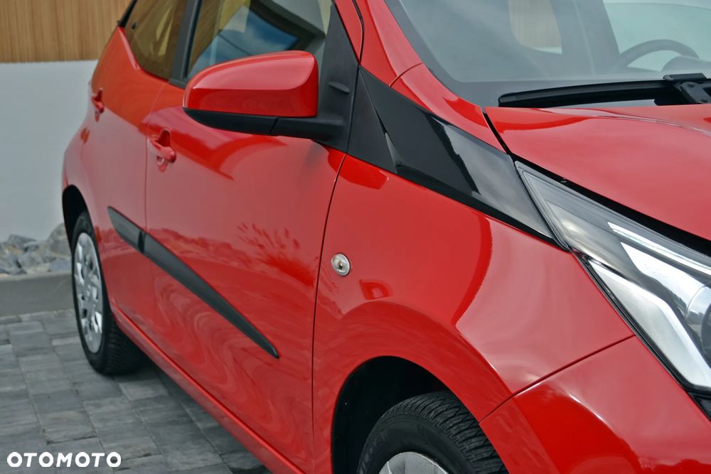Toyota Aygo x.shift x-play connect - 11