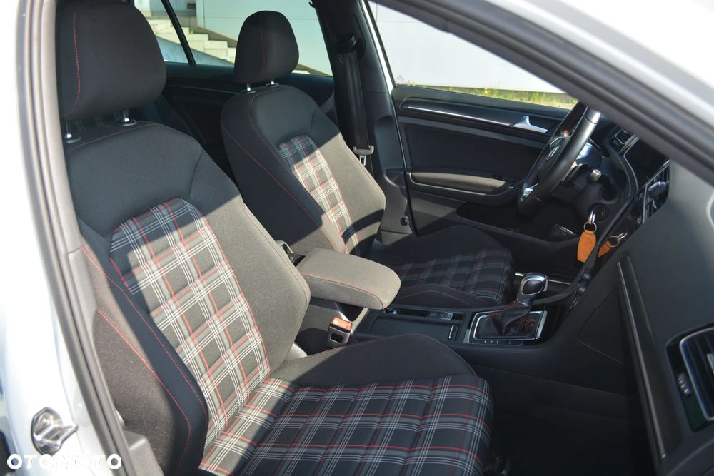 Volkswagen Golf 2.0 TSI BMT GTI Performance DSG - 33